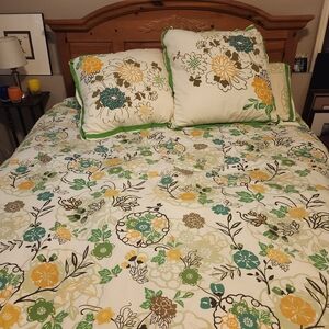 Floral Bedding Set with Green and Yellow Accents